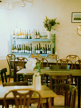 En plein centre historique de Vannes, découvrez un restaurant, une cave à vins et un bar